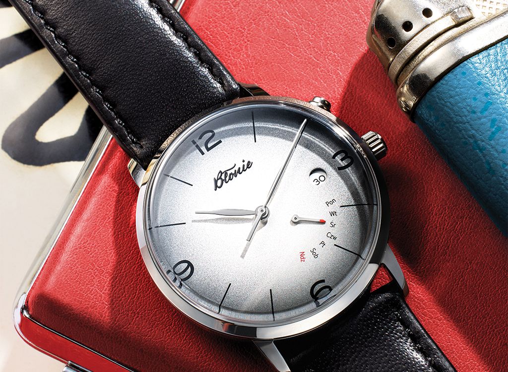 Elegancki zegarek do garnituru na skórzanym pasku Błonie Elektro Day Date