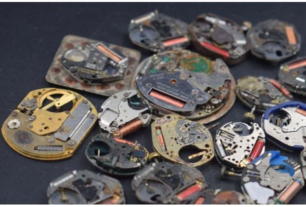 Czy zegarki kwarcowe trzeba serwisować?