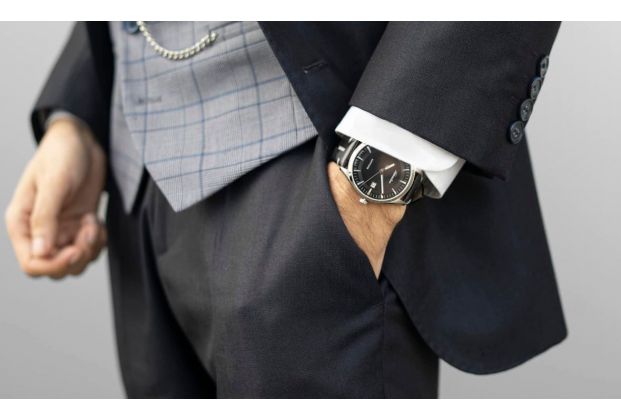Jak nosić zegarek do garnituru?