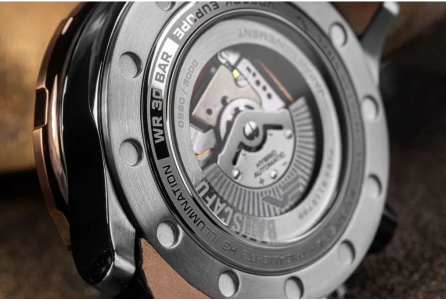 Jak działa mechanizm hybrydowy w zegarku: przewodnik po innowacyjnym mechanizmie