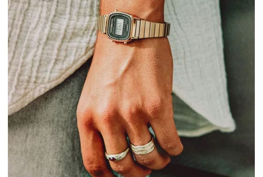 Małe zegarki damskie na bransolecie – elegancja w kompaktowym wydaniu