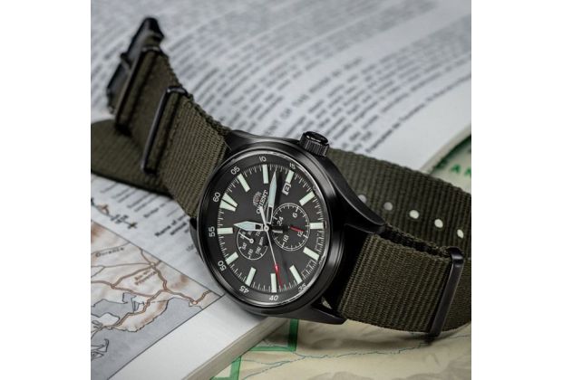 Wytrzymały zegarek Orient Defender 2 Automatic w stylu militarnym