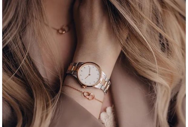 Stylowy zegarek damski na bransolecie - jak wybrać idealny model na każdą okazję?