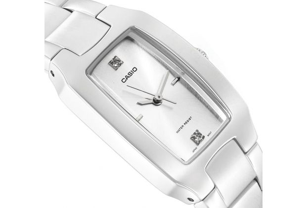Srebrny kwadratowy zegarek damski Casio LTP do sukienki koktailowej i letniej