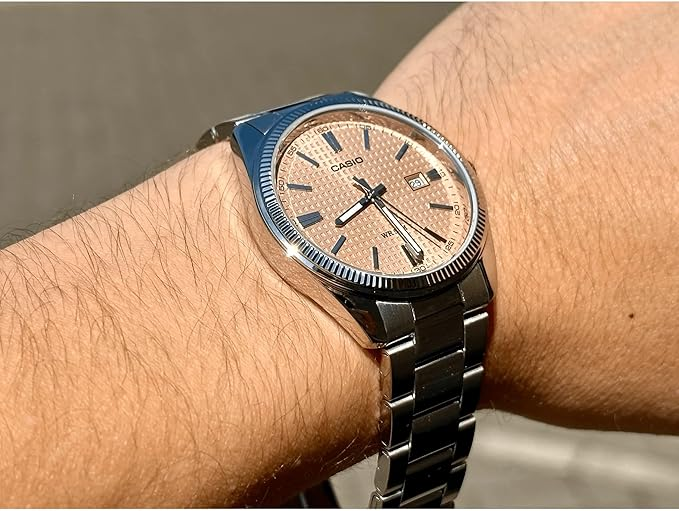Elegancki różowy zegarek dla mężczyzny Casio